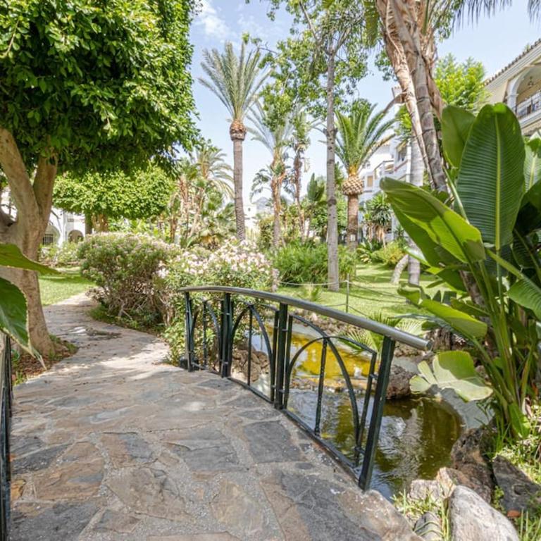 3Bdr 2 Bath Apt with parking in the best location - Three-Bedroom Apartment - 47