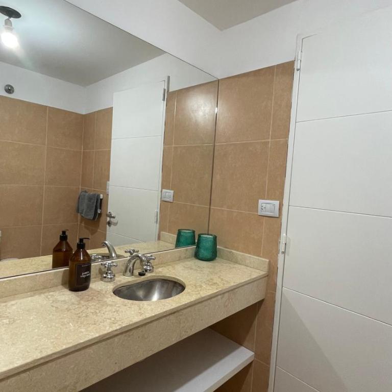 H Suites - One-Bedroom Apartment - 5