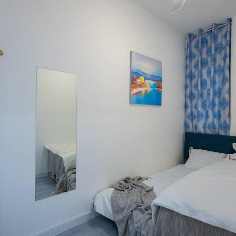 +25Y ONLY, Family flat near the beach - Three-Bedroom Apartment - 40