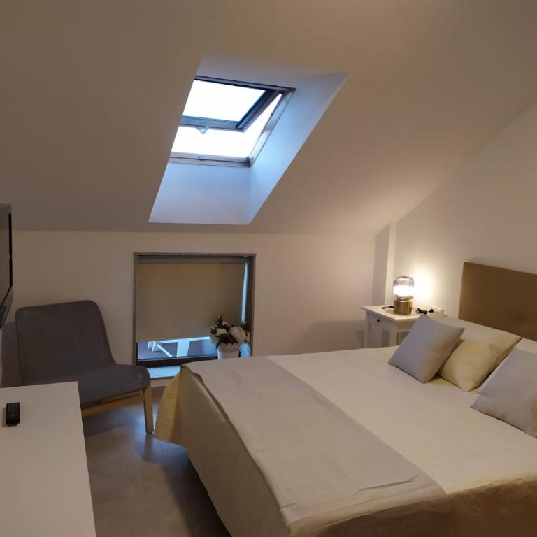 ATICO A 3 KM DE SANXENXO CON PISCINA Y GARAJE - Apartamento de 2 dormitorios - 3