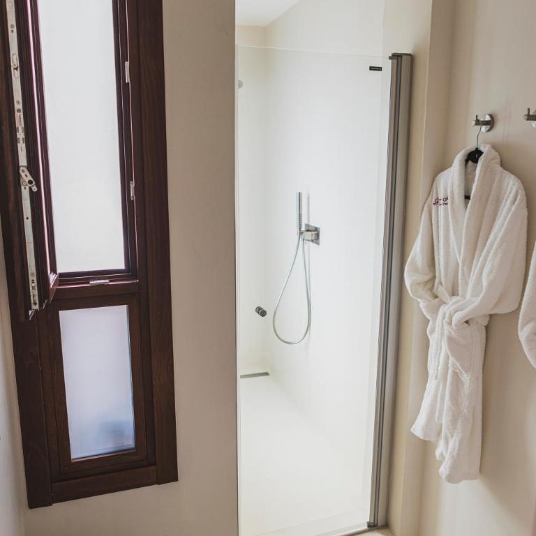 La Ermita Suites - Único Hotel Monumento de Córdoba - Suite Junior con balcón - 5