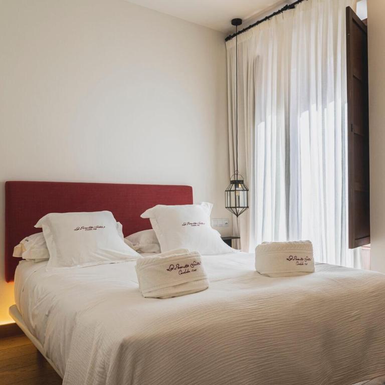 La Ermita Suites - Único Hotel Monumento de Córdoba - Suite Junior con balcón - 7