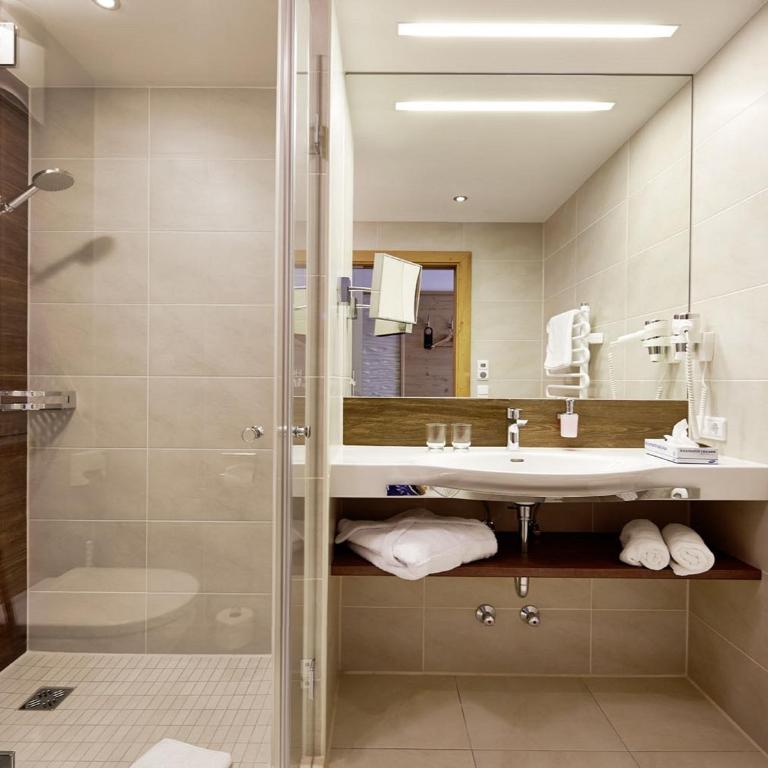Hotel Garni Melanie - Doppelzimmer mit Balkon - 1
