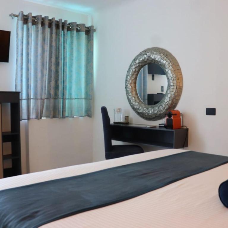 Casa Gem B&B - King Room with Pool View - 9