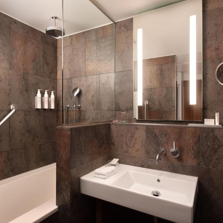 Le Meridien Barcelona - Deluxe King Room - 5
