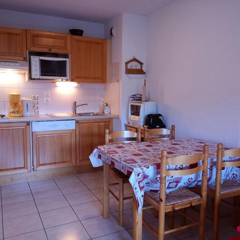 Appartement cosy avec terrasse - 6 pers, proche pistes et commerces, parking inclus - Appartement 1 Chambre - 2