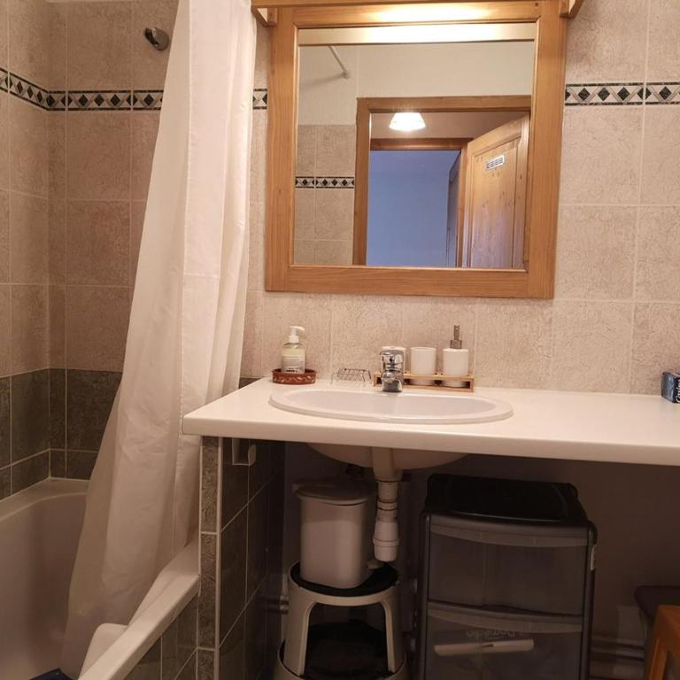 Appartement cosy avec terrasse - 6 pers, proche pistes et commerces, parking inclus - Appartement 1 Chambre - 5