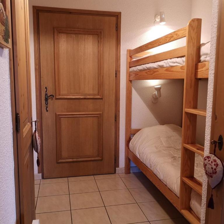 Appartement cosy avec terrasse - 6 pers, proche pistes et commerces, parking inclus - Appartement 1 Chambre - 6
