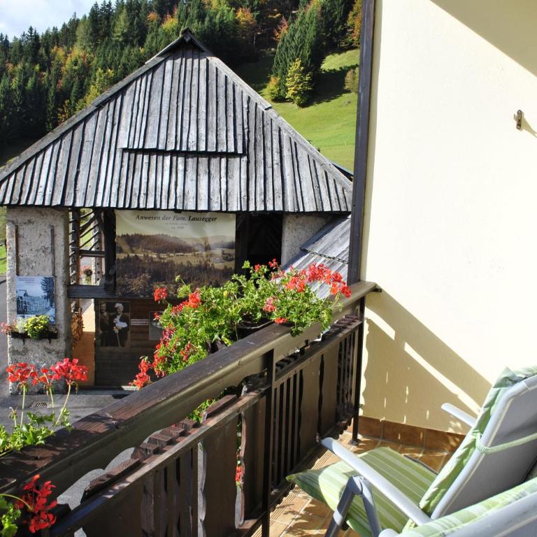 Bed&Breakfast Lausegger - Doppel-/Zweibettzimmer mit Balkon - 3