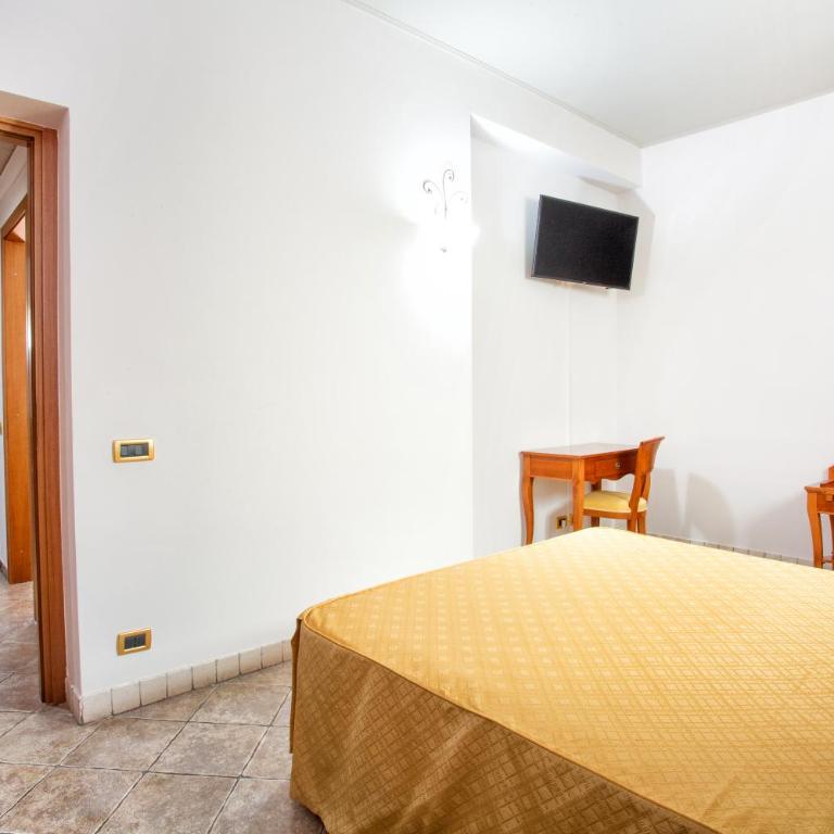 Hotel Tritone Lipari - Standard Quadruple Room - 5