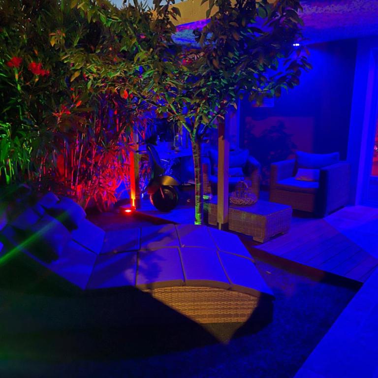SUITE 785 Chambre Jacuzzi Sauna - Chambre Lit King-Size avec Baignoire Spa - 38