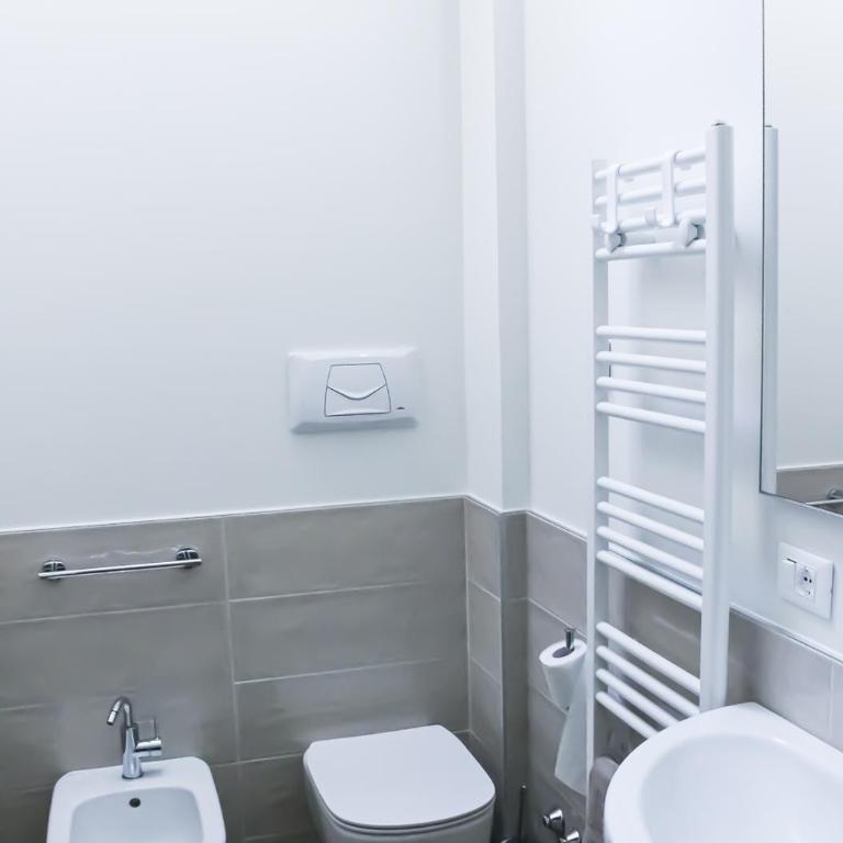 BMP APARTMENT ATMOSPHERE 1 CENTRALE con GARAGE - Three-Bedroom Apartment - 16