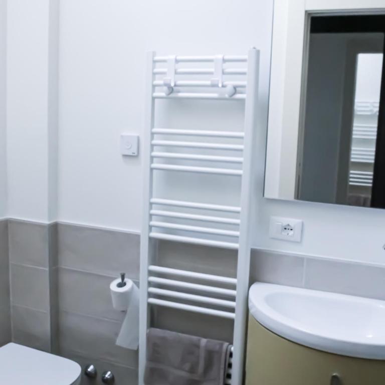 BMP APARTMENT ATMOSPHERE 1 CENTRALE con GARAGE - Three-Bedroom Apartment - 42