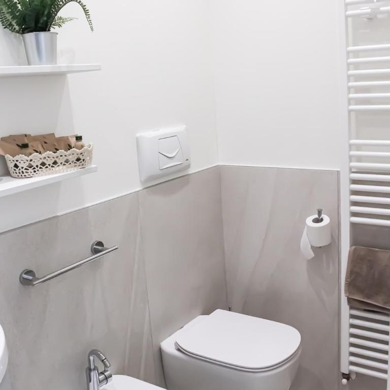 BMP APARTMENT ATMOSPHERE 1 CENTRALE con GARAGE - Three-Bedroom Apartment - 44