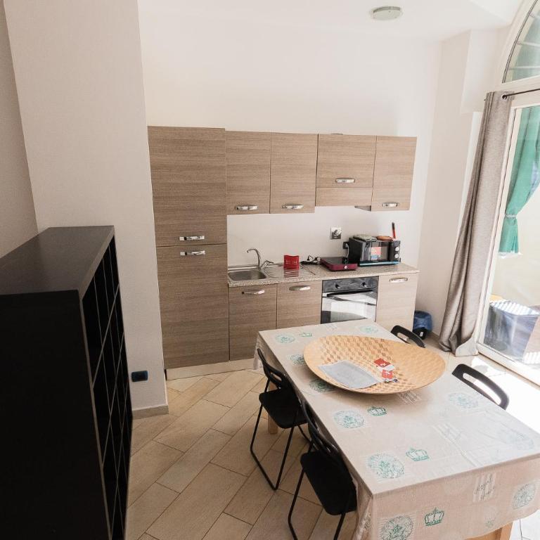 Amalia Apartment Via La Farina - Monolocale - 11