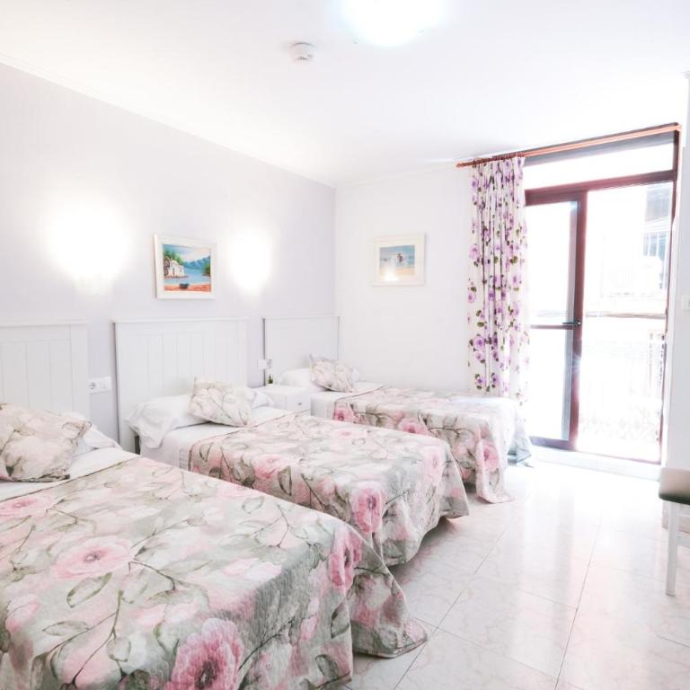 Hostal Ramos - Habitación Triple Estándar con balcón - 3
