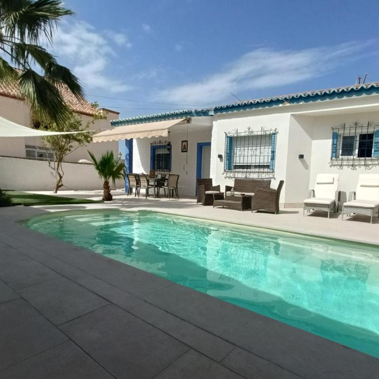 Stunning Villa in Aguadulce, Almería Private Pool 400 sqm area 800m Beach - Villa - 11