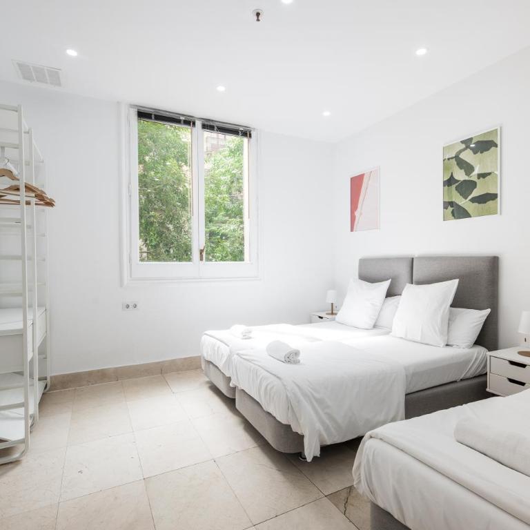 No Limit Barcelona Central - Quadruple Room with Shared Bathroom - 9