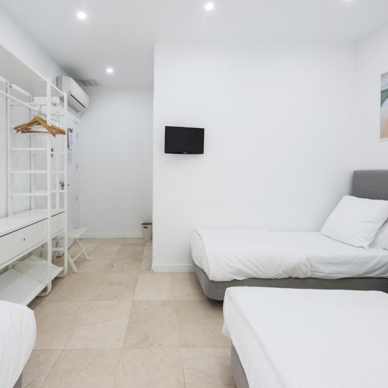 No Limit Barcelona Central - Quadruple Room with Private Bathroom - 2