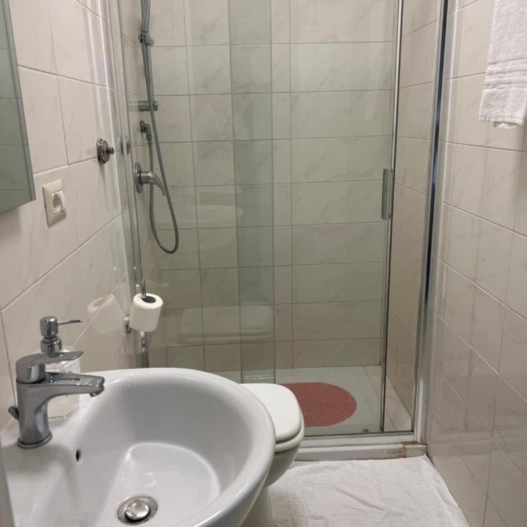 Relax On 2 - Guesthouse - Camera Tripla con Bagno Privato - 20