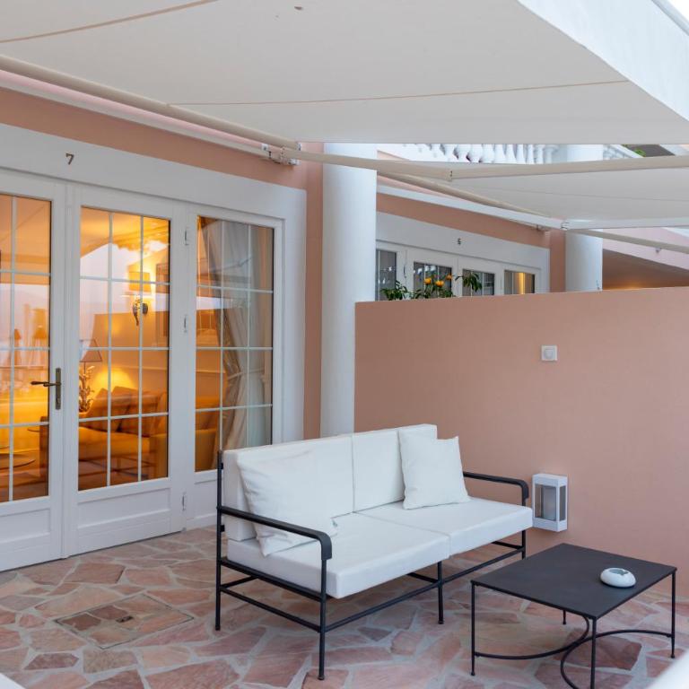 Hôtel Les Mouettes - Teritoria - Chambre Signature - Salon et Terrasse - Vue sur Mer - 10