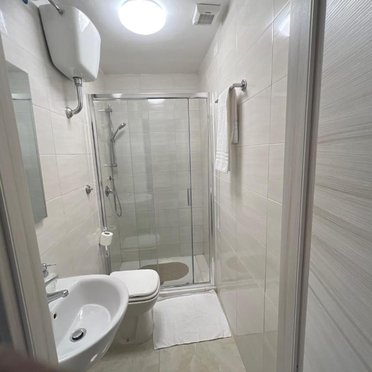 Relax On 2 - Guesthouse - Camera Tripla con Bagno Privato Esterno - 14