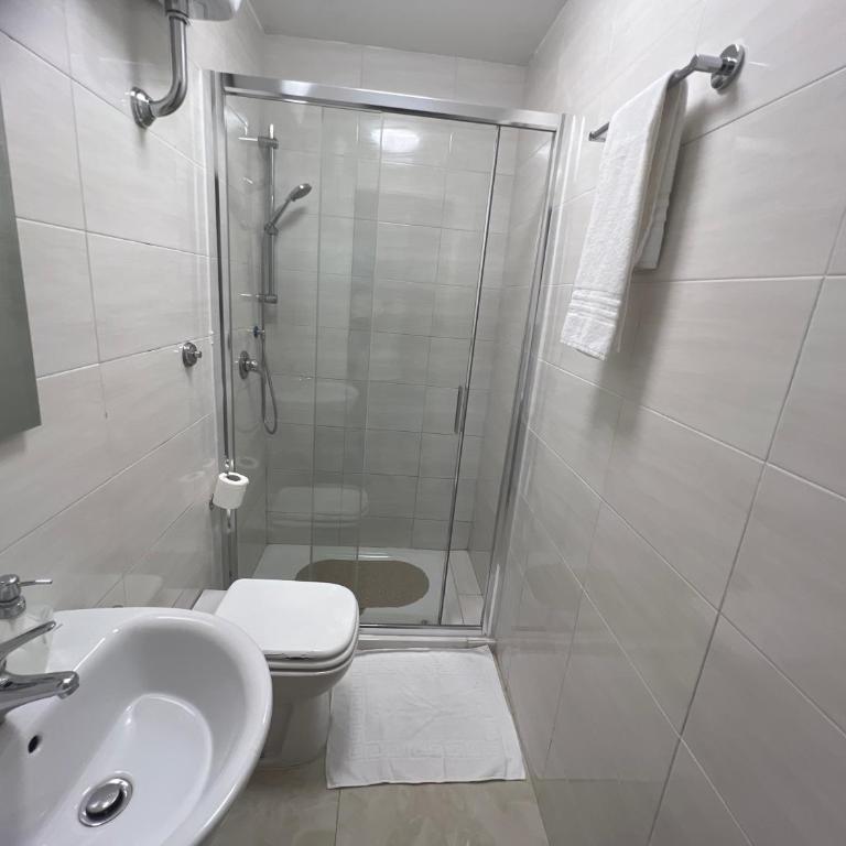 Relax On 2 - Guesthouse - Camera Tripla con Bagno Privato Esterno - 13