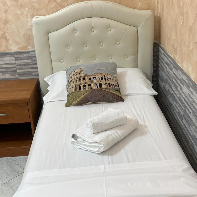 Relax On 2 - Guesthouse - Camera Tripla con Bagno Privato Esterno - 8