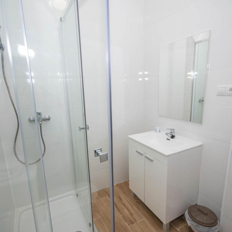 Luminoso y amplio apartamento TEMPORAL en Cuatro Caminos Madrid TOP111 - Three-Bedroom Apartment - 15