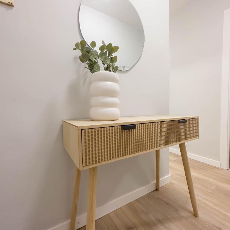 Luminoso y amplio apartamento TEMPORAL en Cuatro Caminos Madrid TOP111 - Three-Bedroom Apartment - 50