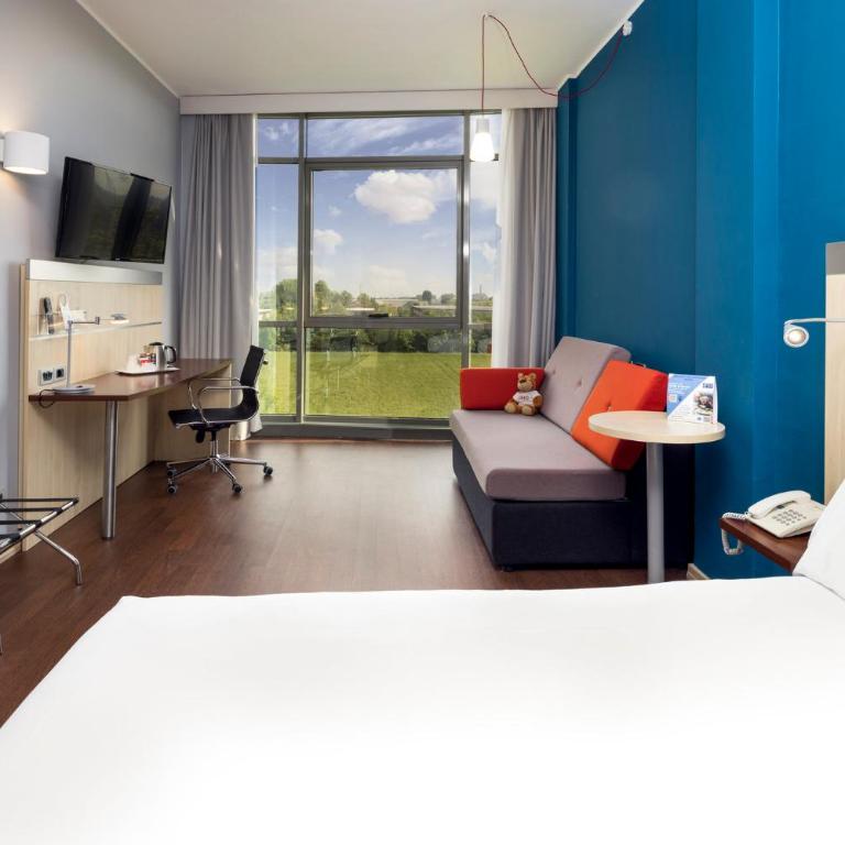 Holiday Inn Express Parma by IHG - Camera Matrimoniale Standard con Divano-Letto - 6
