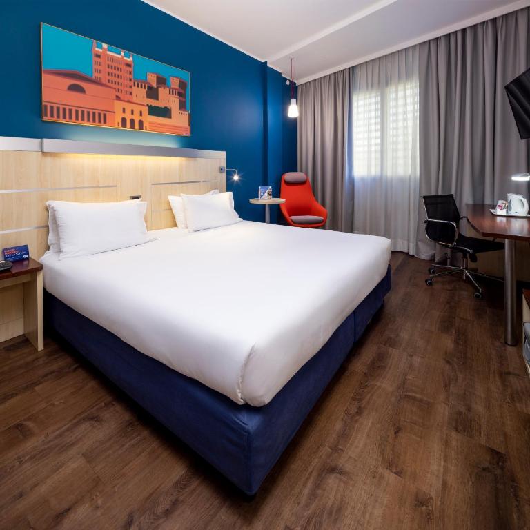 Holiday Inn Express Parma by IHG - Camera Matrimoniale Standard con Divano-Letto - 9