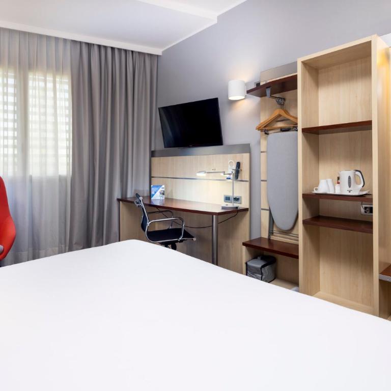 Holiday Inn Express Parma by IHG - Camera Matrimoniale Standard con Divano-Letto - 5