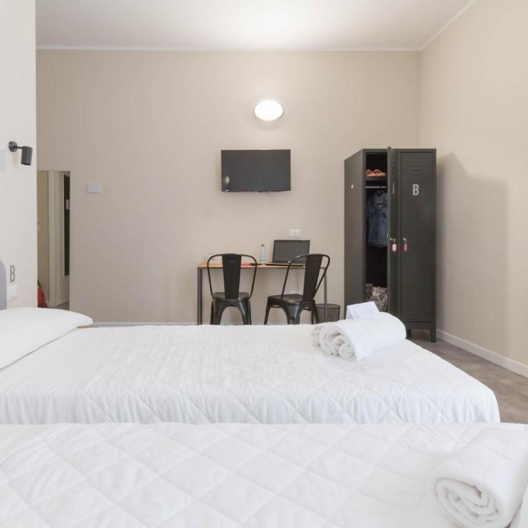 Piccolo Catalunya Hostel - Double or Twin Room with Private Bathroom - 3