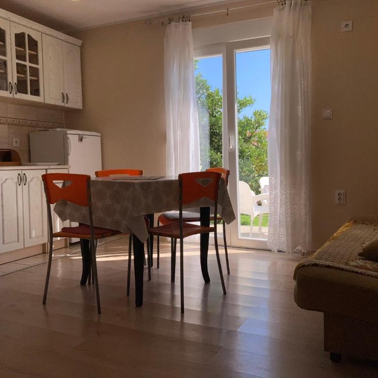 Apartments Batalo - Porodična Soba (sa Pogledom na Baštu) - 2