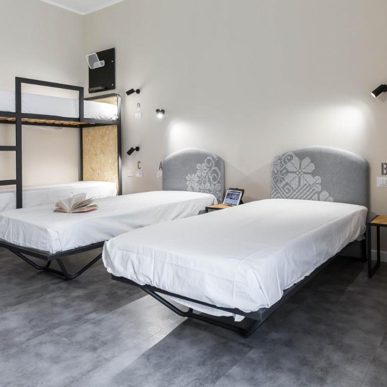 Piccolo Catalunya Hostel - Bed in 4-Bed Female Dormitory Room - 3