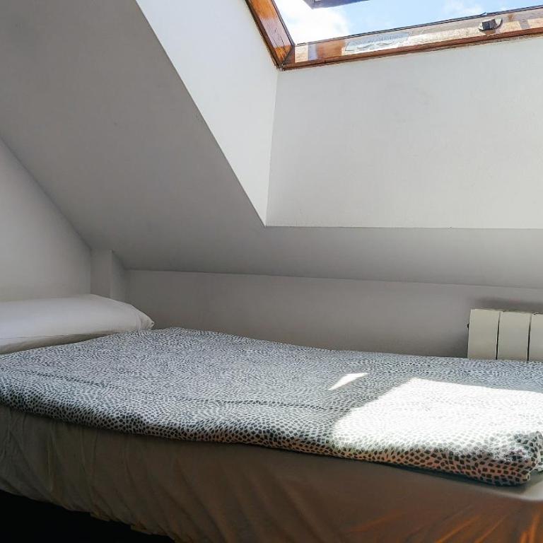 Gijon Surf Hostel - Habitación Compartida Mixta Superior - 7