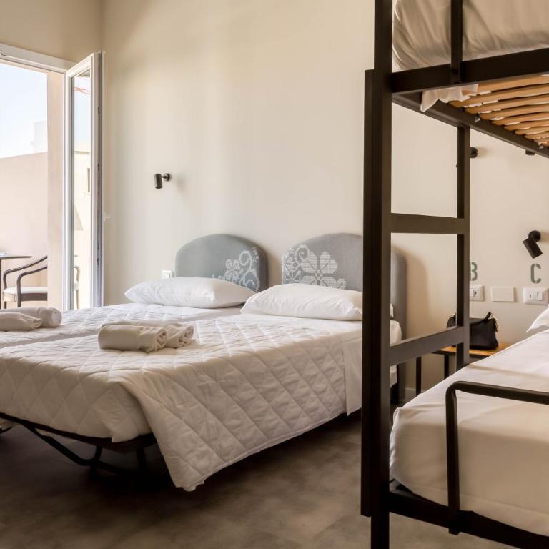Piccolo Catalunya Hostel - Comfort Room with Balcony - 11