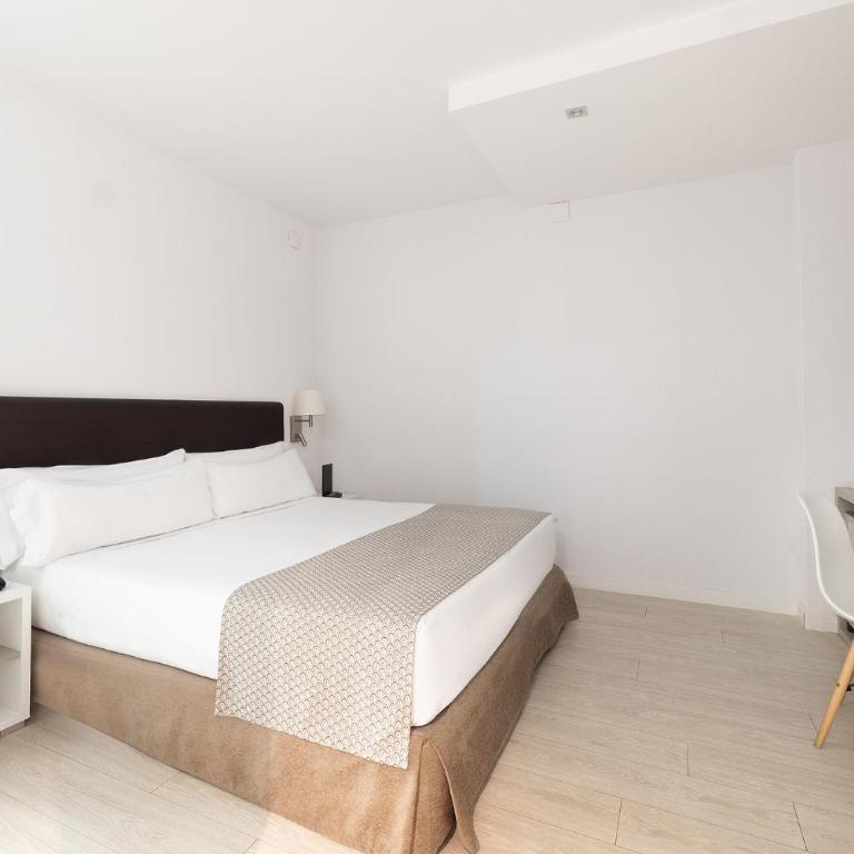 Catalonia Albeniz - Superior Room - 3