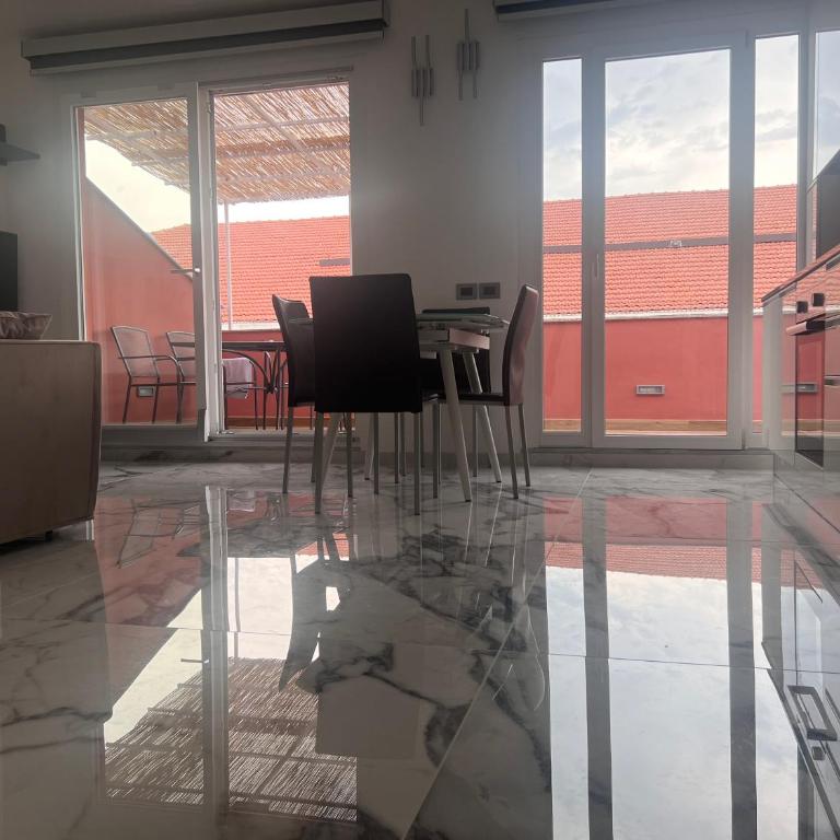 Casa Vacanza " La Rosa " Imperia Liguria - Appartamento con 1 Camera da Letto - 2