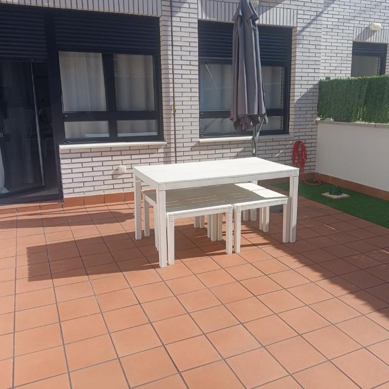 LA TERRAZA DE LA VEGA - Ubicación inmejorable , wifi , terraza y parking gratuito - Apartamento de 1 dormitorio - 44