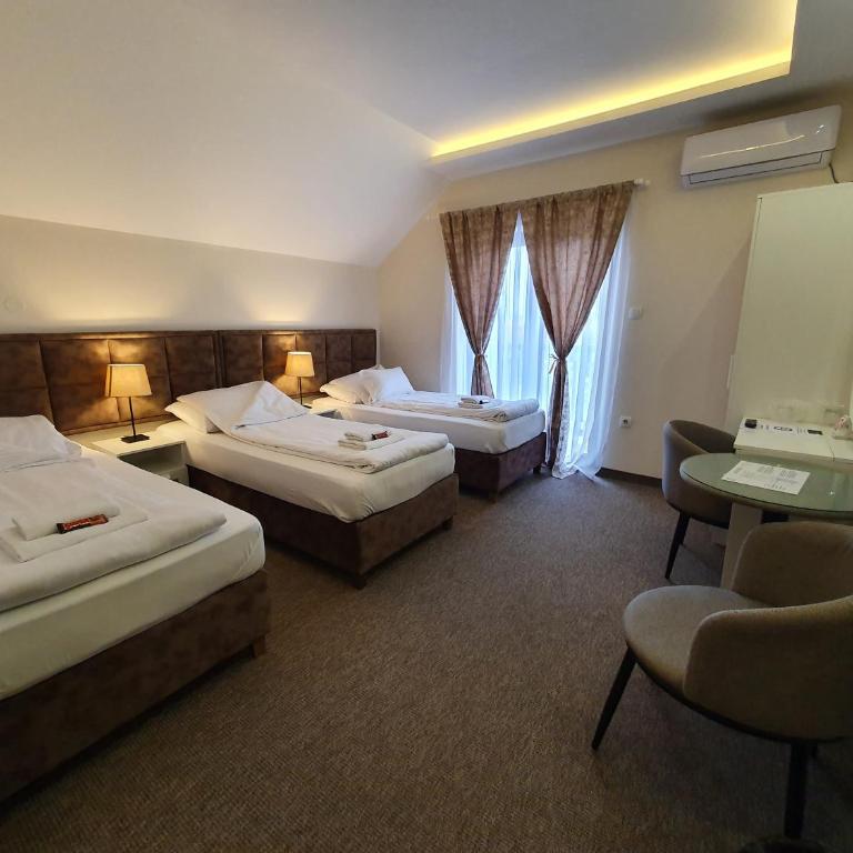 Vila Astonia - Triple Room with Terrace - 1