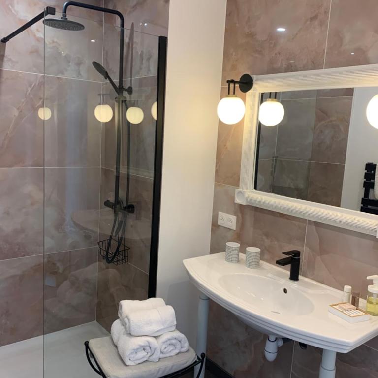 Lumineux 2 pièces Vieil Antibes - Appartement Supérieur - 12
