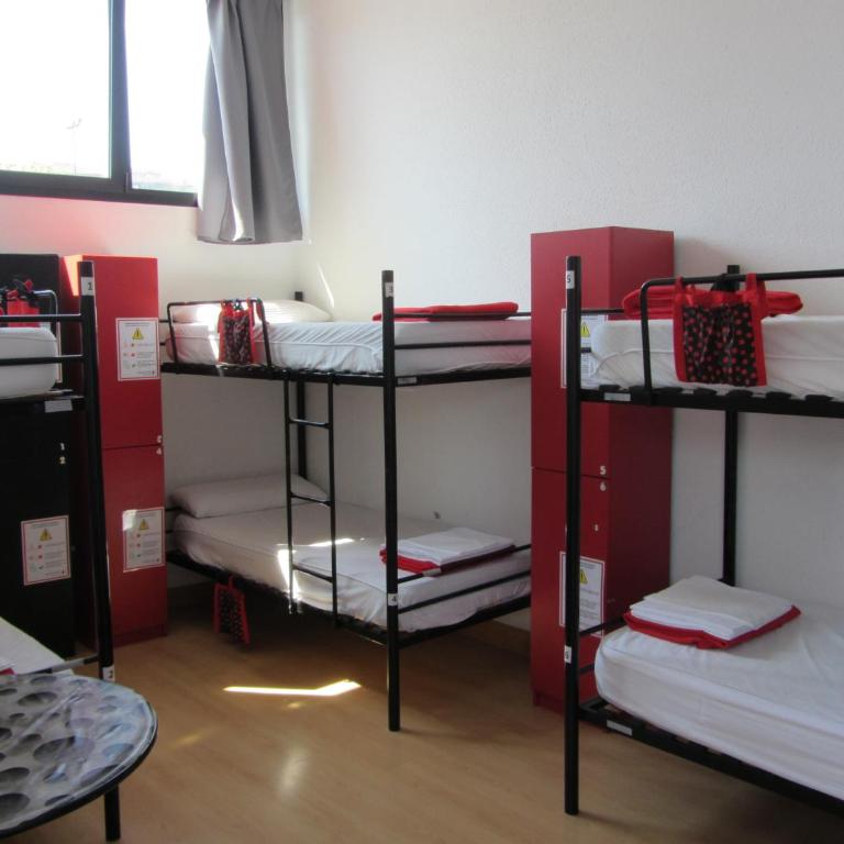 Bilbao Akelarre Hostel - Bed in 6-Bed Mixed Dormitory Room - 3
