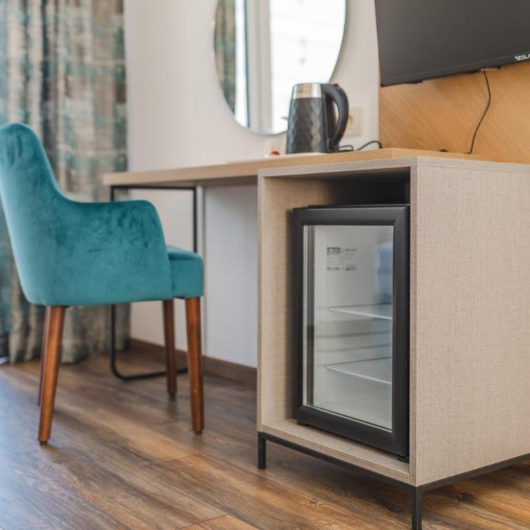 Apartments Mara Lux - Deluks Dvokrevetna soba sa Bračnim Krevetom, Balkonom i Pogledom na More - 4