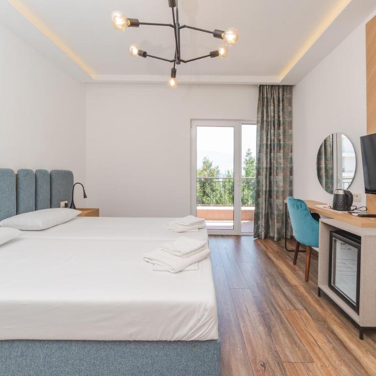 Apartments Mara Lux - Deluks Dvokrevetna soba sa Bračnim Krevetom, Balkonom i Pogledom na More - 7