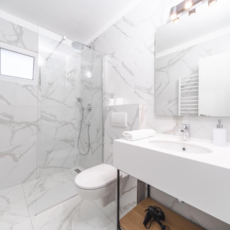 Apartments Mara Lux - Deluks Dvokrevetna soba sa Bračnim Krevetom, Balkonom i Pogledom na More - 6