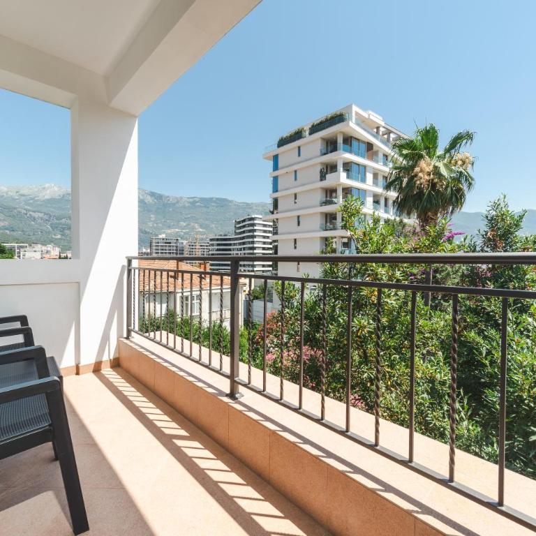 Apartments Mara Lux - Deluks Dvokrevetna Soba sa Bračnim Krevetom i Balkonom - 10