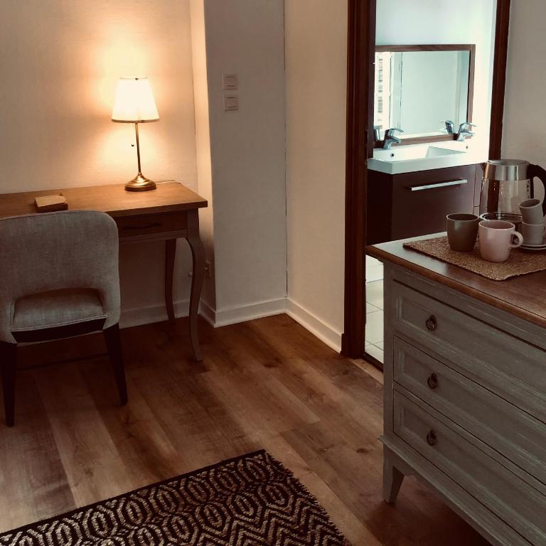 L’AMANTINE Chambres d’hôtes et gîte - Chambre Double avec Salle de Bains Privative - 3