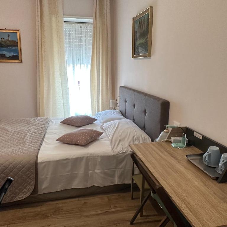 GOLDEN ROOMS Cipro - Comfort Triple Room - 5